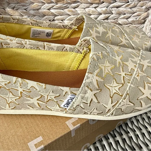 NWT *RARE* TOMS Beige and Pale Yellow Starfish Slip-On Alpargata Espadrilles - Picture 3 of 7